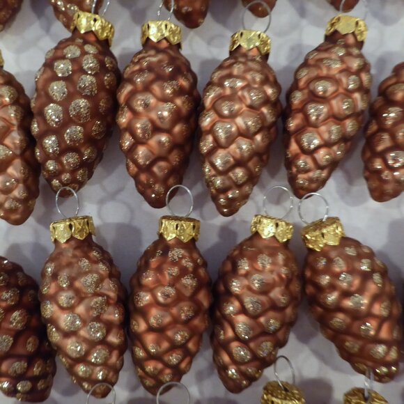 NEW 2.5” GLASS PINECONE GOLD GLITTER CHRISTMAS ORNAMENT LOT OF 24 - Picture 3 of 7
